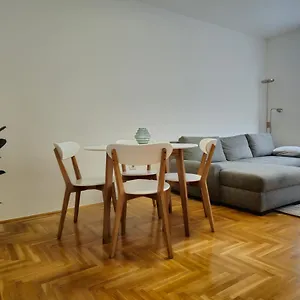  Apartman Uptown Place
