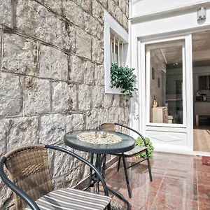 The Garden & krevet i doručak Split